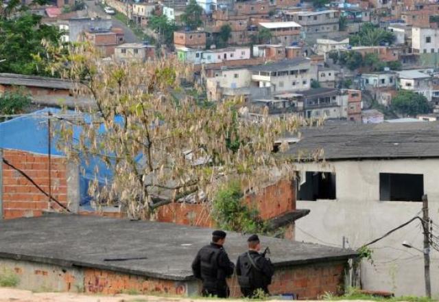 Bope e Core, grupos de elite das polícias Militar e Civil, chegaram às favelas ainda no fim da madrugada | Marcello Casal Jr \Agência Brasil