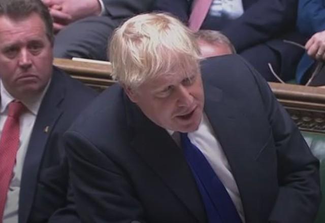 Boris Johnson em reunião do parlamento