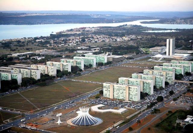 Brasília comemora 62 anos com agenda cheia de atrações Brasília comemora 62 anos com agenda cheia de atrações