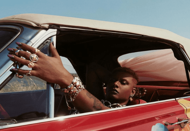 CAJU, de Liniker, entrou no Top 100 da Billboard Brasil na semana de estreia | Reprodução