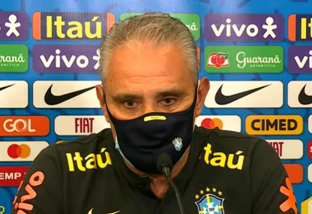 O técnico Tite concede entrevista coletiva (Reprodução/CBF TV)