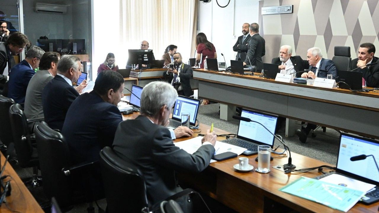 Imagem da notícia: CCJ do Senado aprova PEC da autonomia do Banco Central