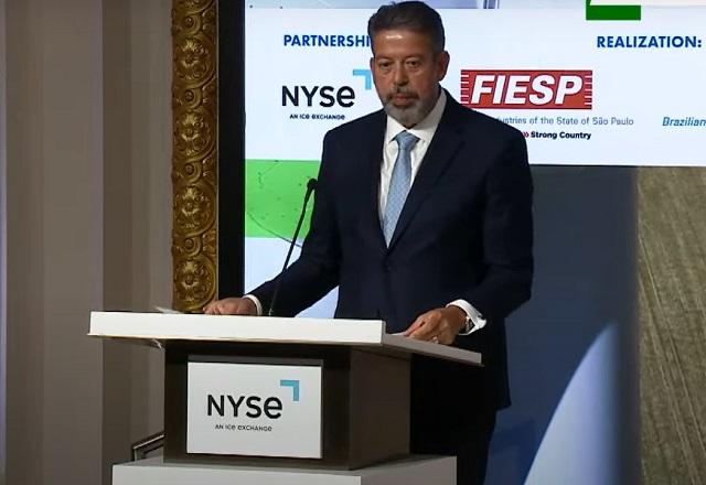 Arthur Lira discursando em evento em Nova York (Reprodução/CNI)