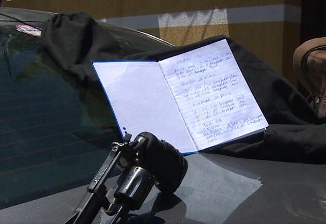 Caderno com anotações de miliciano apreendido pela polícia do RJ