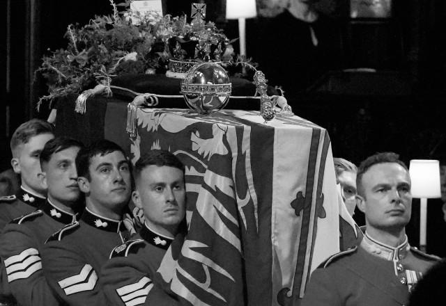 Rainha Elizabeth II é sepultada em cerimônia restrita à família real Rainha Elizabeth II é sepultada em cerimônia restrita à família real