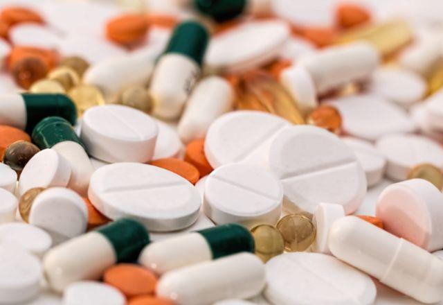 Preços de medicamentos encerram primeiro semestre com alta de 3,59% Preços de medicamentos encerram primeiro semestre com alta de 3,59%