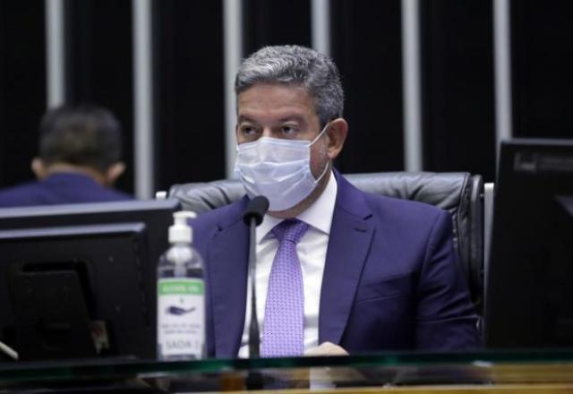 Arthur Lira de máscara (Michel Jesus/Câmara dos Deputados)