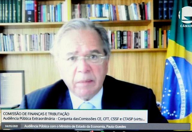 O ministro da Economia, Paulo Guedes, fala por videochamada durante audiência na Câmara (Gustavo Sales/Câmara dos Deputados)