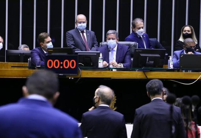 Câmara aprova compra de insumos contra covid-19 sem licitação Câmara aprova compra de insumos contra covid-19 sem licitação