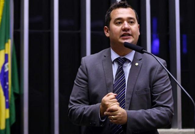 Ricardo Silva fala ao microfone (Reprodução/Câmara dos Deputados)
