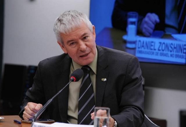 Daniel Zonshine fala ao microfone (Vinicius Loures/Câmara dos Deputados)