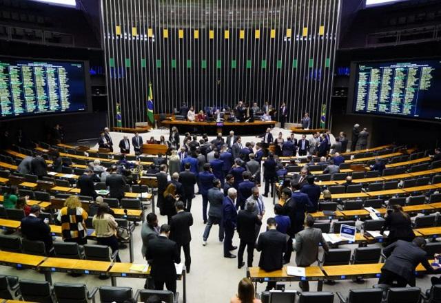 Deputados no plenário da Câmara (Pablo Valadares/Câmara dos Deputados)