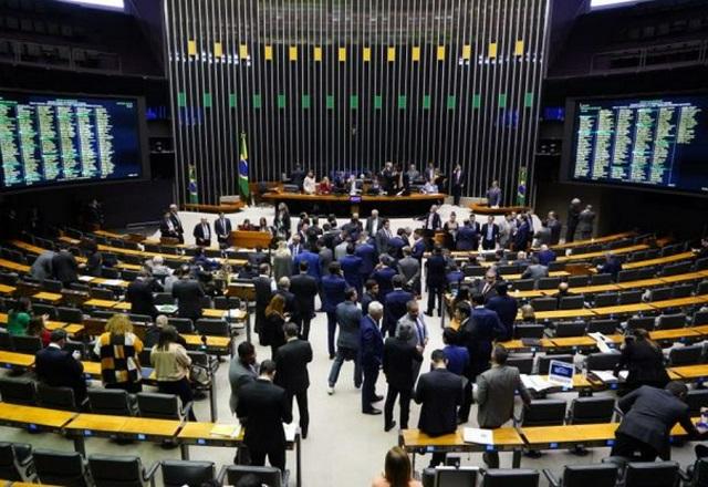 Em vitória para o governo, Câmara aprova projeto das novas regras fiscais Em vitória para o governo, Câmara aprova projeto das novas regras fiscais
