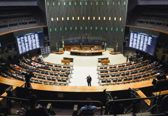 Quatro partidos oficializam o maior bloco parlamentar da Câmara Quatro partidos oficializam o maior bloco parlamentar da Câmara