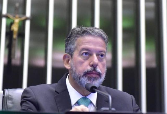 Lira comemora aprovação da reforma tributária: Mudará a economia do país (Zeca Ribeiro/Câmara dos Deputados)