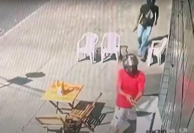 Homem é executado a tiros dentro de padaria em MG