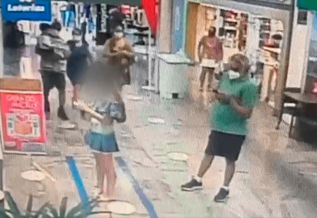 Homem tenta tirar foto das partes íntimas de estudante na fila da lotérica Homem tenta tirar foto das partes íntimas de estudante na fila da lotérica
