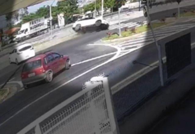 Câmera flagra acidente em Campinas