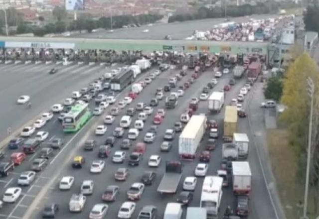 Caminhões do pedágio