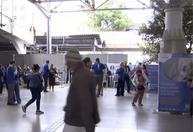 Campanha em estação do metrô de SP alerta para prevenção da osteoporose