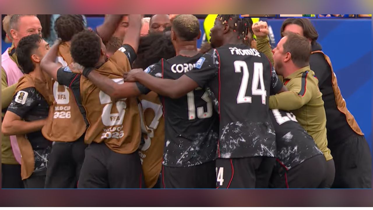 Canadá vence África do Sul e avança às oitavas da Copa