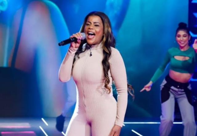 Cantora de funk Tati Quebra Barraco no programa Silvio Santos com Patrícia Abravanel