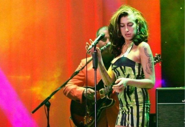Cantora faleceu em 2011, aos 27 anos, devido a uma intoxicação aguda por álcool | Divulgação