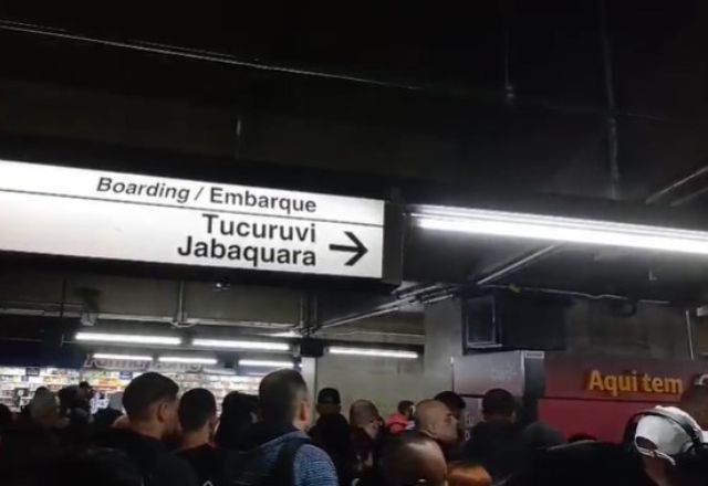 Linha 1-Azul do Metrô de São Paulo apresenta falha na manhã desta quinta-feira (29)