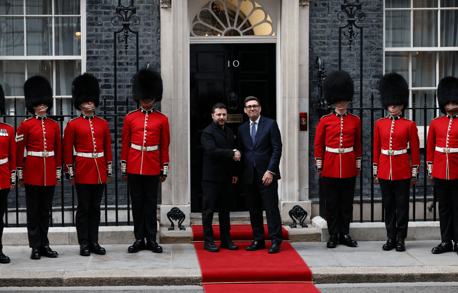 Zelensky recebe apoio britânico em crise com os EUA