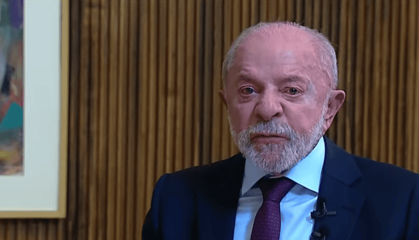Lula irá oficializar na Justiça intenção de abrir sigilo Lula irá oficializar na Justiça intenção de abrir sigilo