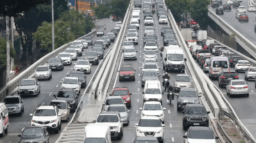 Corpo é achado após tiroteio na marginal Tietê, em SP