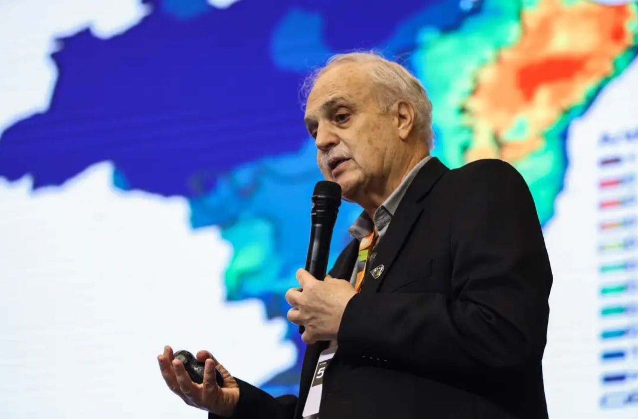 Papa nomeia cientista brasileiro Carlos Nobre para conselho do Vaticano