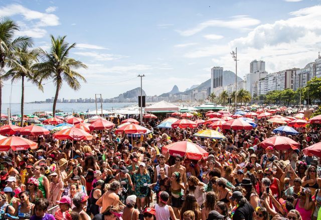 Equipes de limpeza recolhem mais de 190 toneladas de lixo após festejos de pré-carnaval no RJ