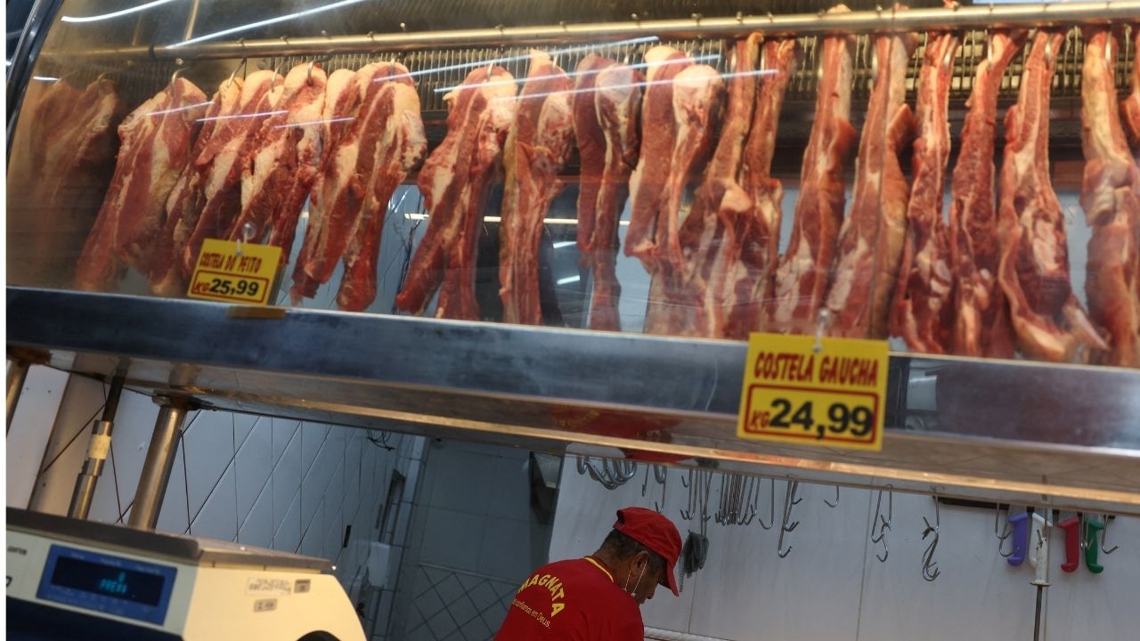 Carne para venda em um açougue no Rio de Janeiro. | Pilar Olivares/Reuters