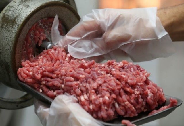"Agricultura brasileira fornece carne de alta qualidade", diz CEO do Carrefour em carta de desculpas