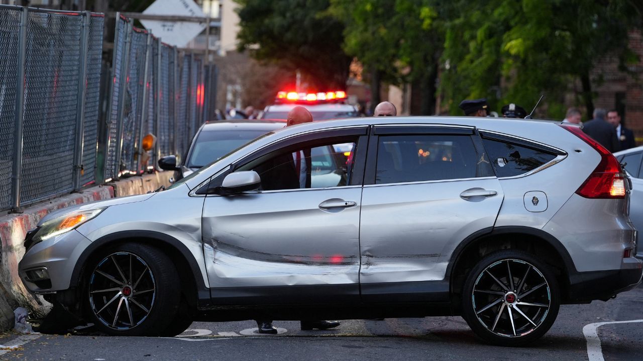 Homem é baleado e preso por agentes do ICE em NY Homem é baleado e preso por agentes do ICE em NY