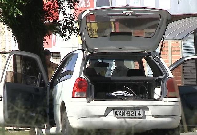 Carro é abordado com bombas caseiras para enfrentar torcedores