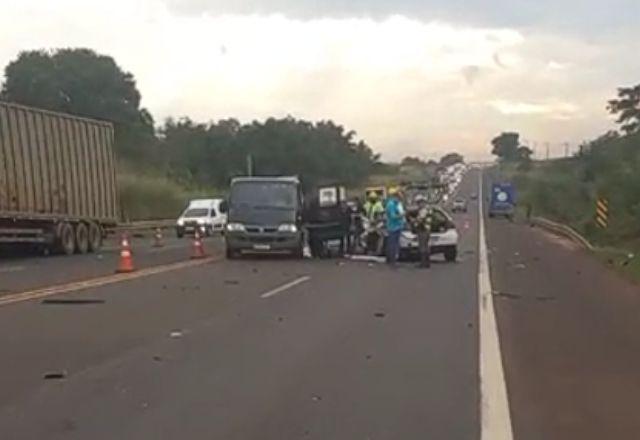 Carro envolvido em acidente no interior de SP
