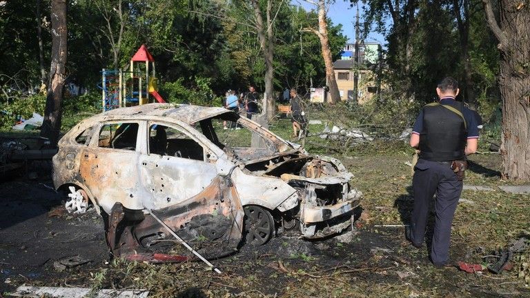  Carro fica incendiado após ataque ucraniano na região de Kursk, na Rússia | Foto: Sputnik / Ilya Pitalev