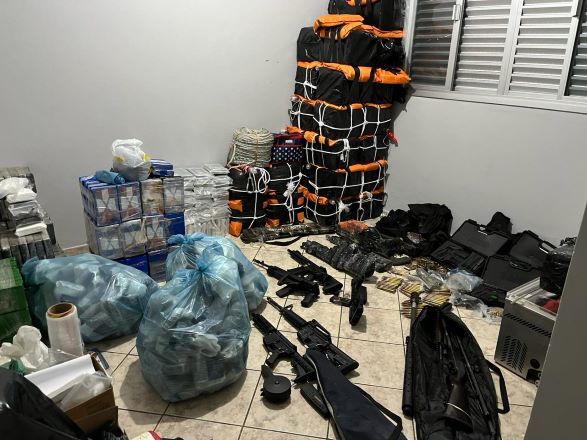 Depósito e laboratório tinham 1,3 toneladas de cocaína e armamento pesado em SC