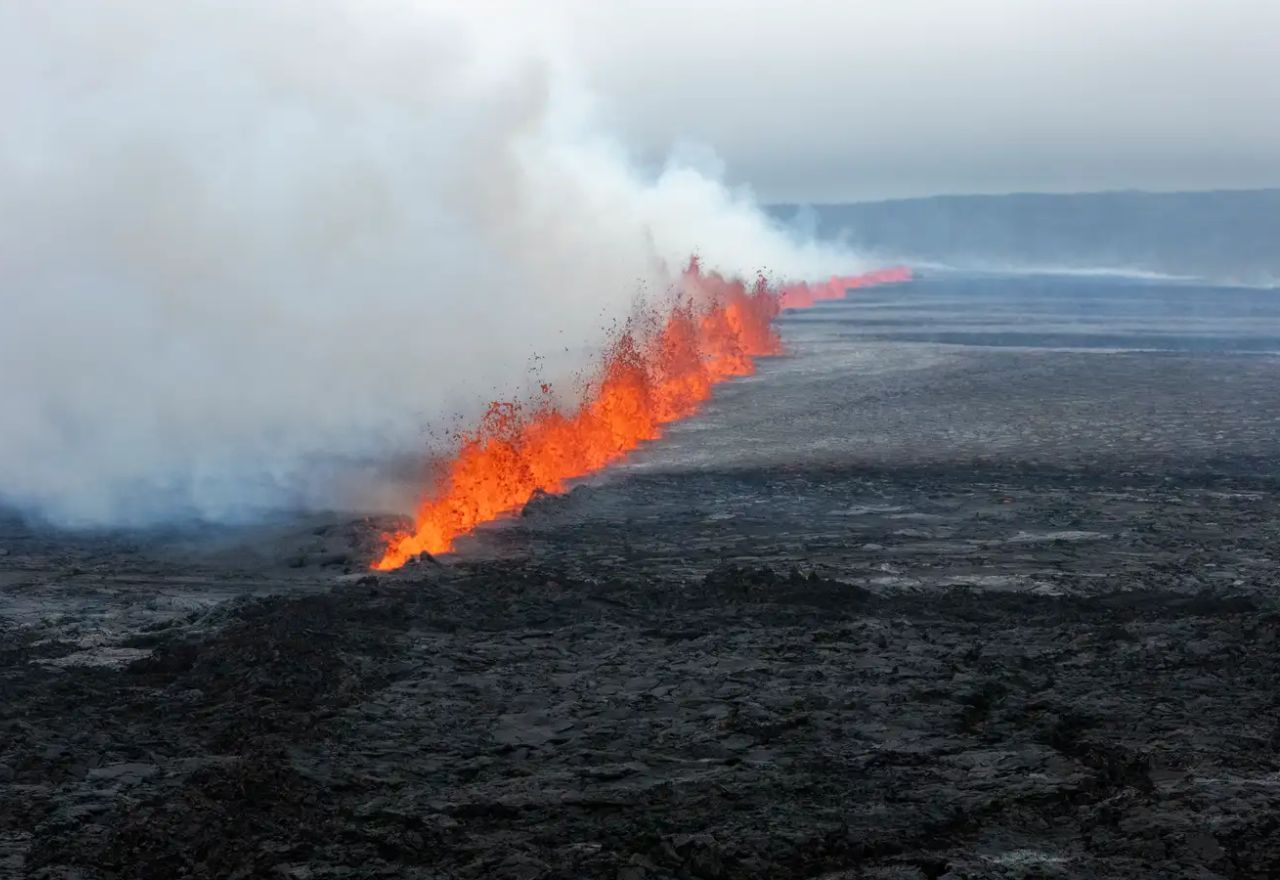 Erupção começou no início da manhã de quarta-feira (16) | Reprodução/RUV