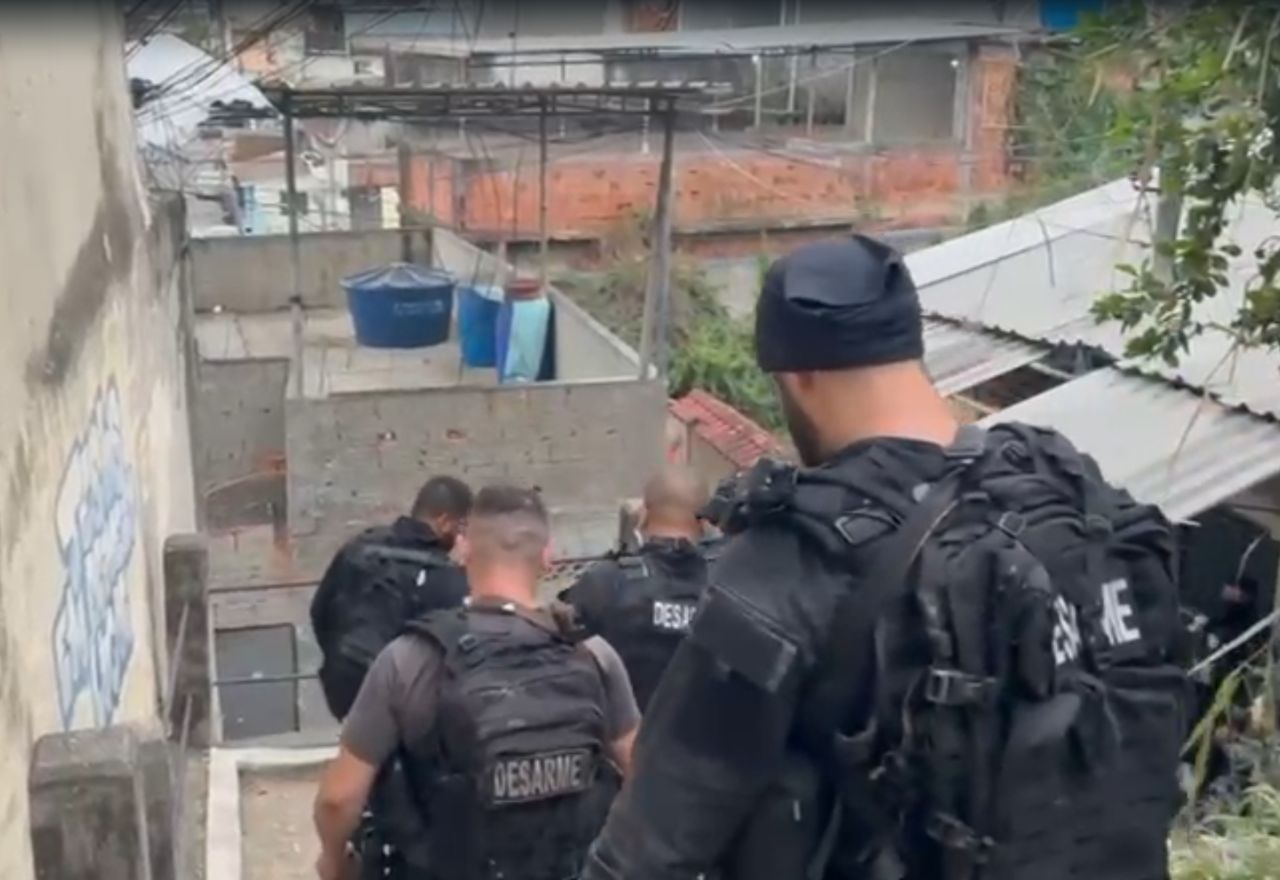 Operação contra expansão de facção criminosa no Rio tem 3 presos e policial do Bope baleado
