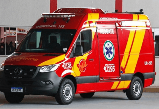 Casa desaba e deixa uma pessoa soterrada em BH | Corpo de Bombeiros/Divulgação