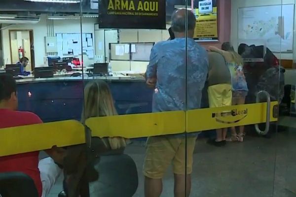 Casal é preso por planejar sequestro de amigos Casal é preso por planejar sequestro de amigos