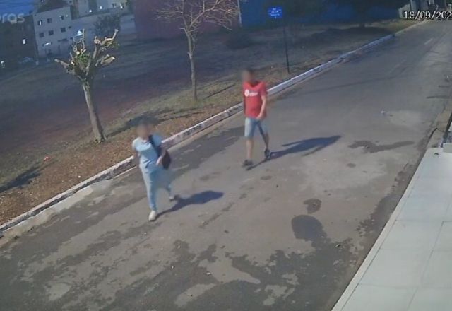 Cena de violência foi registrada por câmera de segurança. Advogado denunciou caso na 32ª Delegacia de Polícia | Reprodução