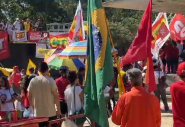 Centrais sindicais protestam no Rio de Janeiro por direitos, democracia e empregos | SBT