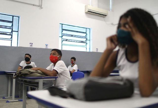 Cerca de 90% das escolas oferecem tarefas presenciais cinco vezes por semana, com adesão quase total dos alunos | Agência Brasil