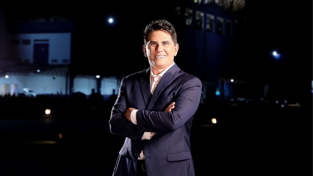 SBT Repórter especial revisita os 45 anos de história do SBT SBT Repórter especial revisita os 45 anos de história do SBT