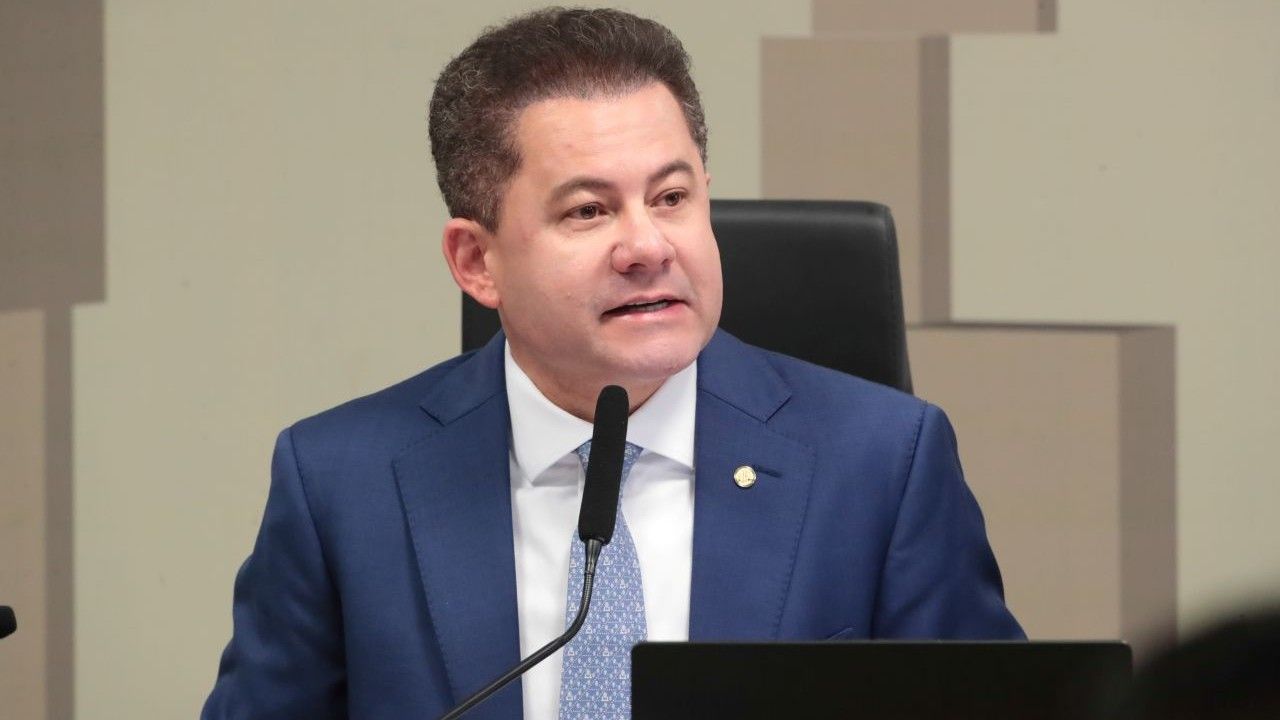 Cezinha de Madureira é alvo da PF em operação sobre emendas