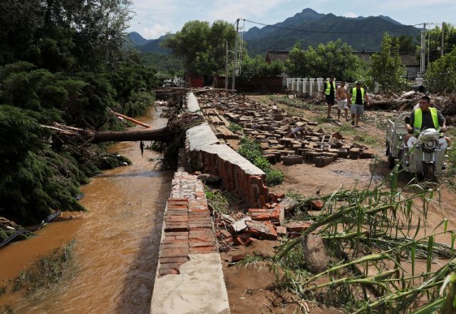 Maior parte da chuva convergiu para região da Grande Muralha | REUTERS/Florence Lo